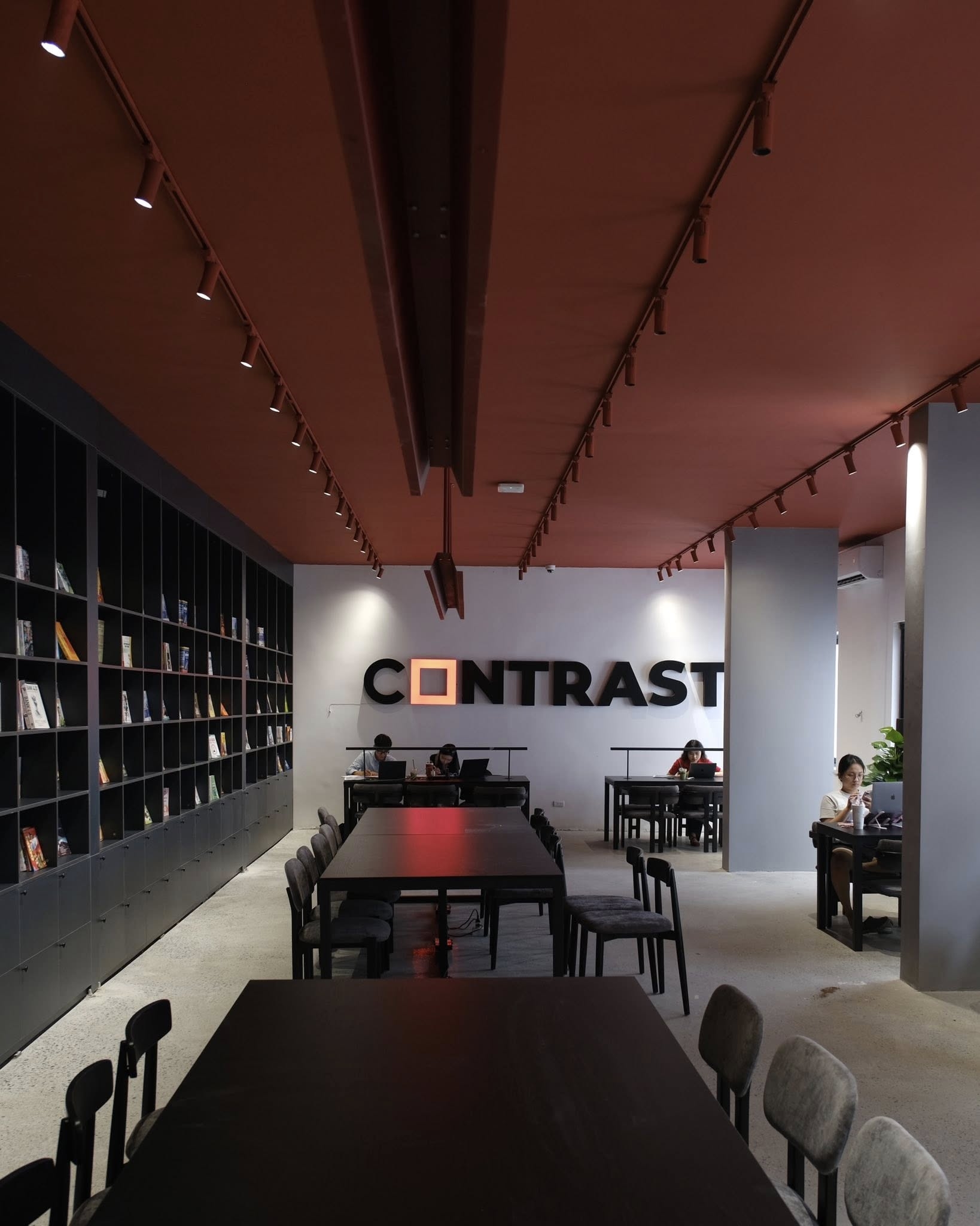 Quán Cà Phê - Contrast Vũ Tông Phan
