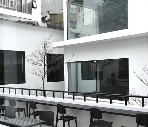 Quán Cà Phê - Contrast Vũ Tông Phan